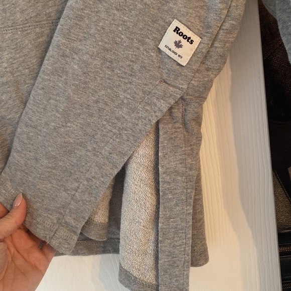 ROOTS 100% cotton hoodie - Picture 2 of 5